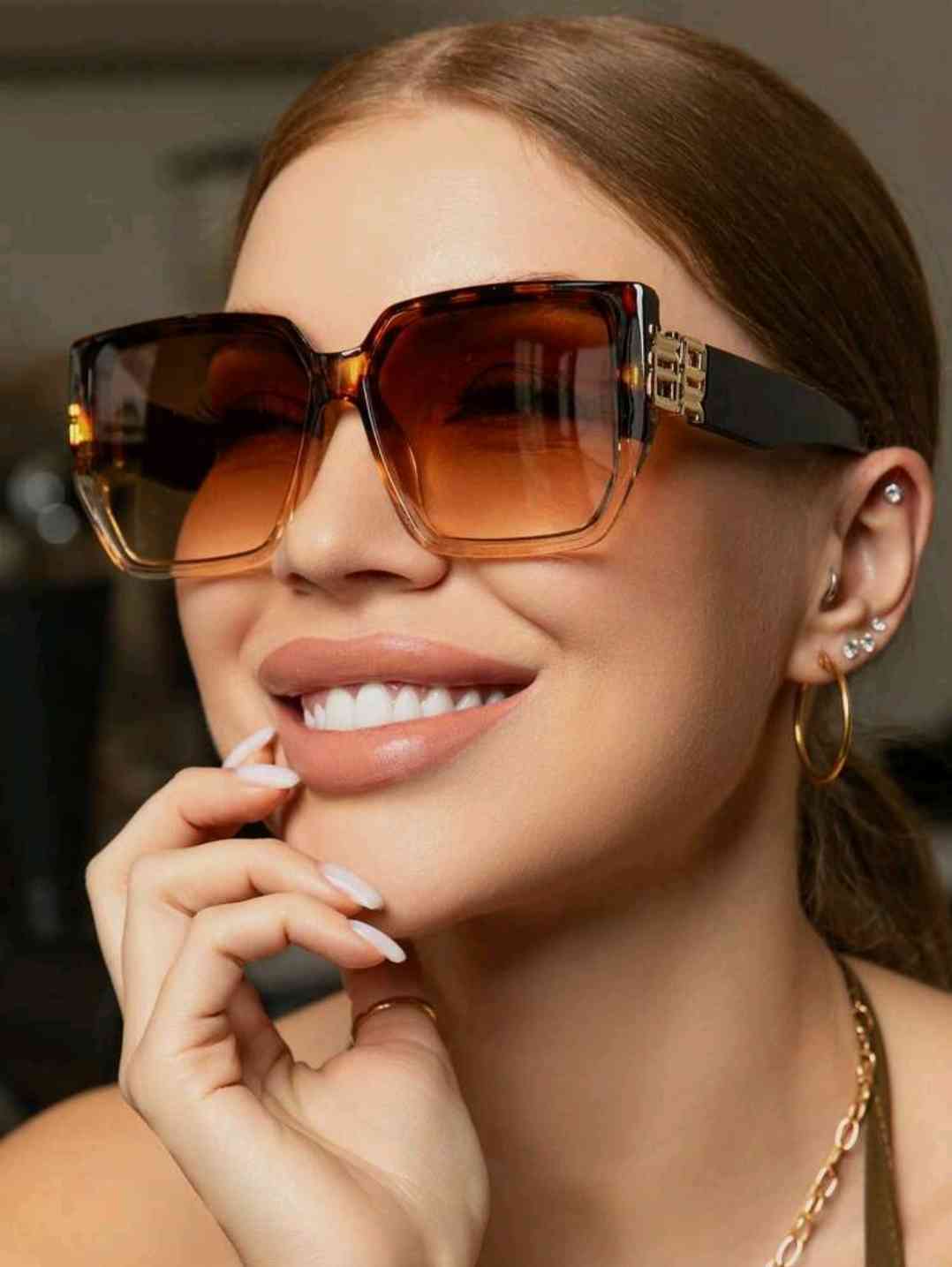 Vintage square plastic sunglasses for women, fashionable classic style decorative outdoor travel beach holiday UV-protected glasses