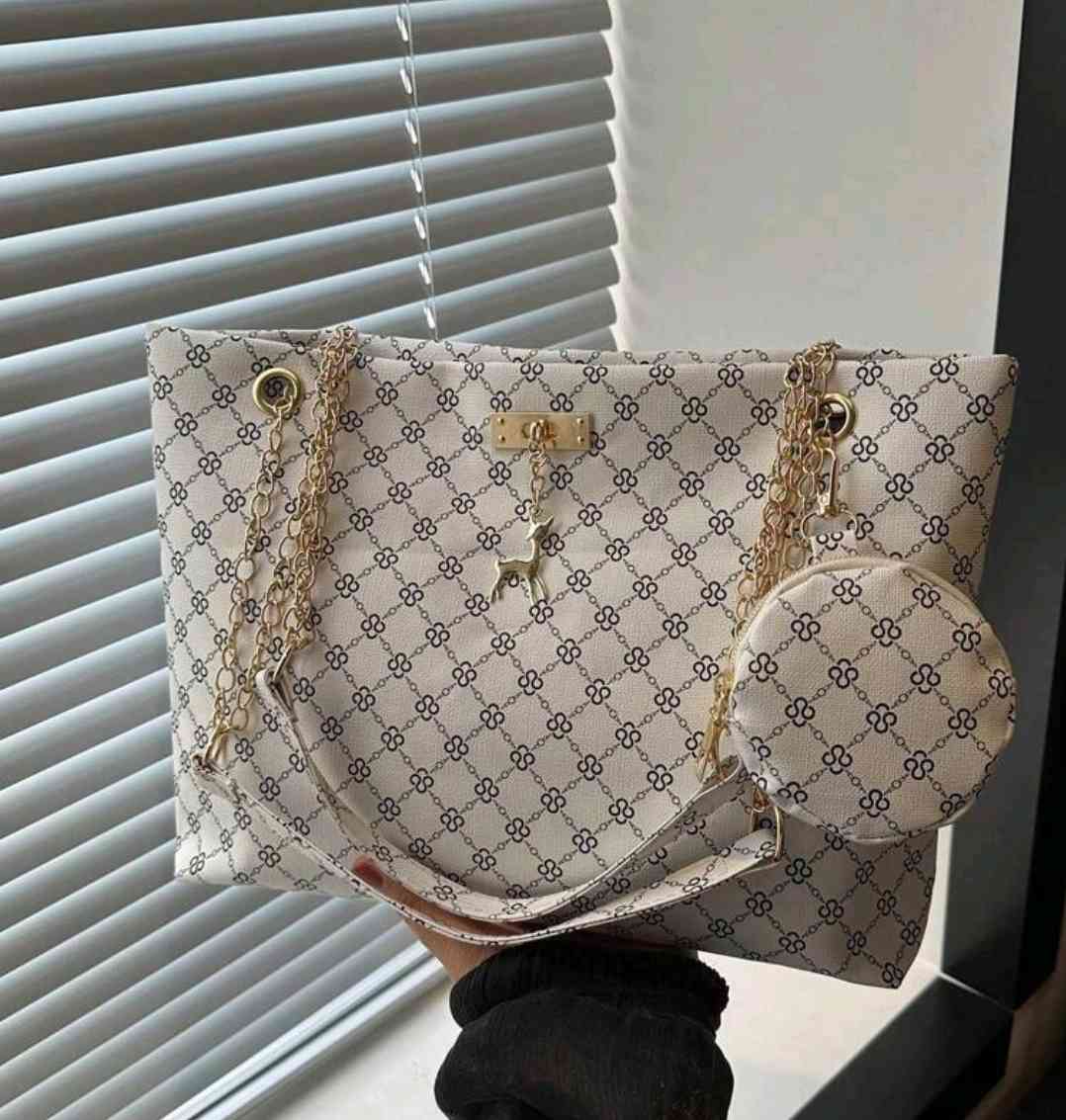 2024 New fashionable women's personality trend, large hamdbag with vintage chain shoulder strap and print pattern, suitable for commuters as a handbag or shoulder bag