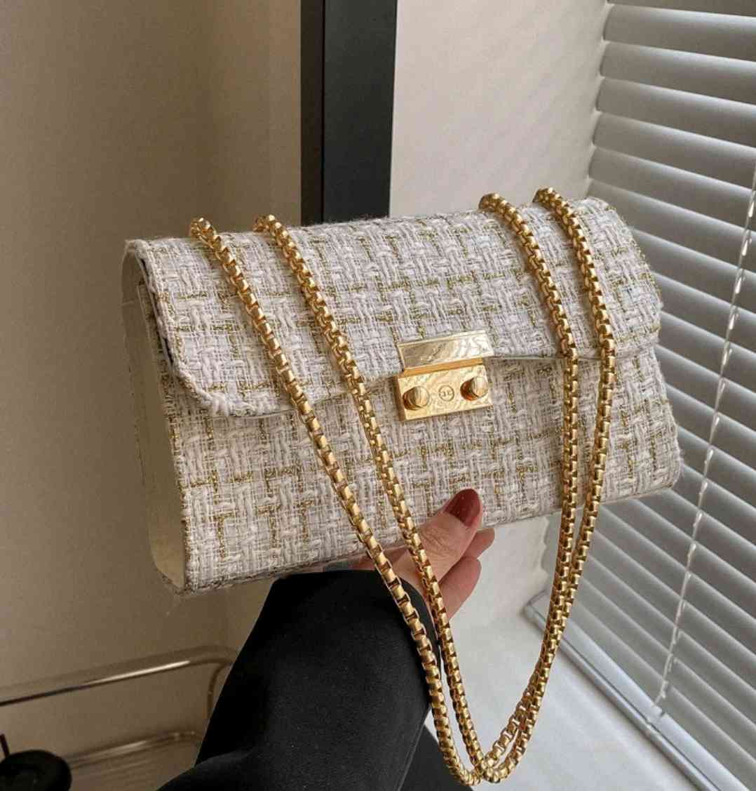 Checkered flap chain square mini bag, fashionable textured shoulder bag with twist lock, elegant women's handbag/ handbag, beach bag, perfect for summer, holidays and everyday use