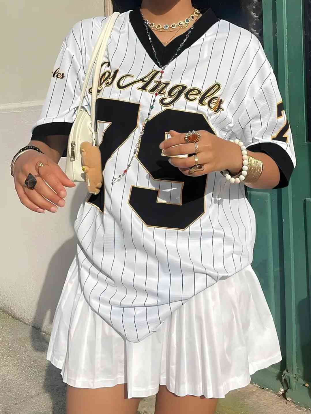 V-neck sports T-shirt, polyester, slightly stretchy, knitted fabric