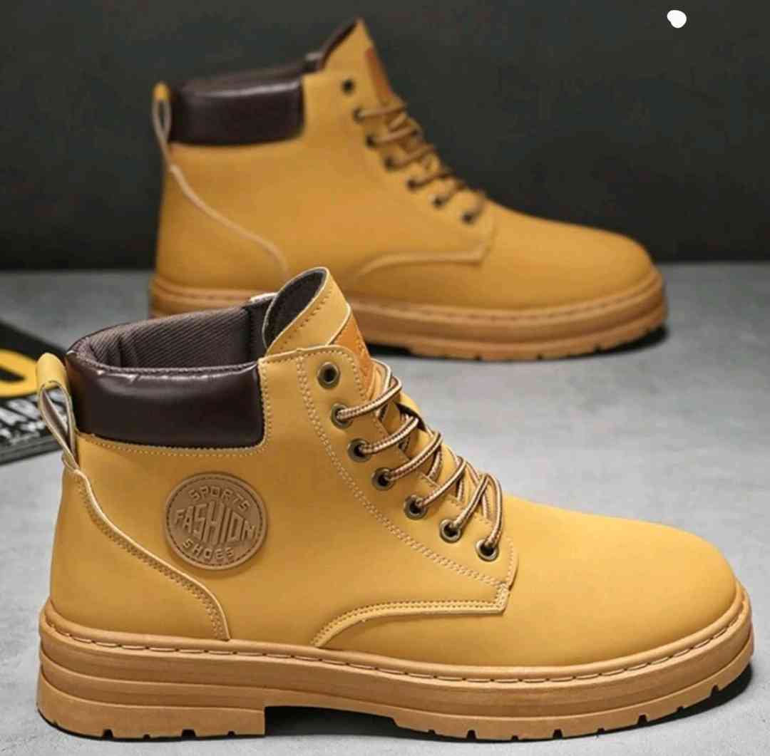 Men's outdoor hiking boots, Breathable and comfortable with non-slip sloes, suitable for hiking, spring, autumn and winter, goes well with jeans