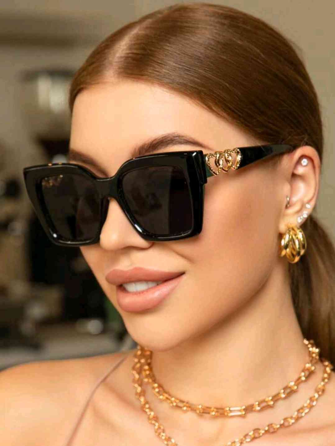 Reteo oversized Square plastic sunglasses with heart decoration on the arms, classic fashionable glasses for outdoor use, beach, casual wear, driving.
