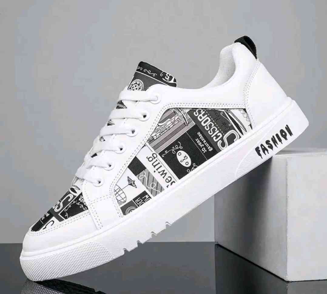 Black and white men's sports shoes, men's patterned printed lace-up sports shoes, manfinity basics skateboard shoes