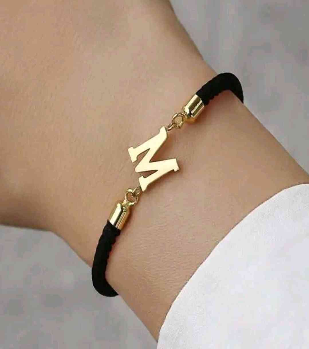 1 piece of fashionable, creative stainless steel bracelet with AZ, 26 English letters, can be freely adjusted to fit large and small hands, initial bracelet for girls' everyday wear.