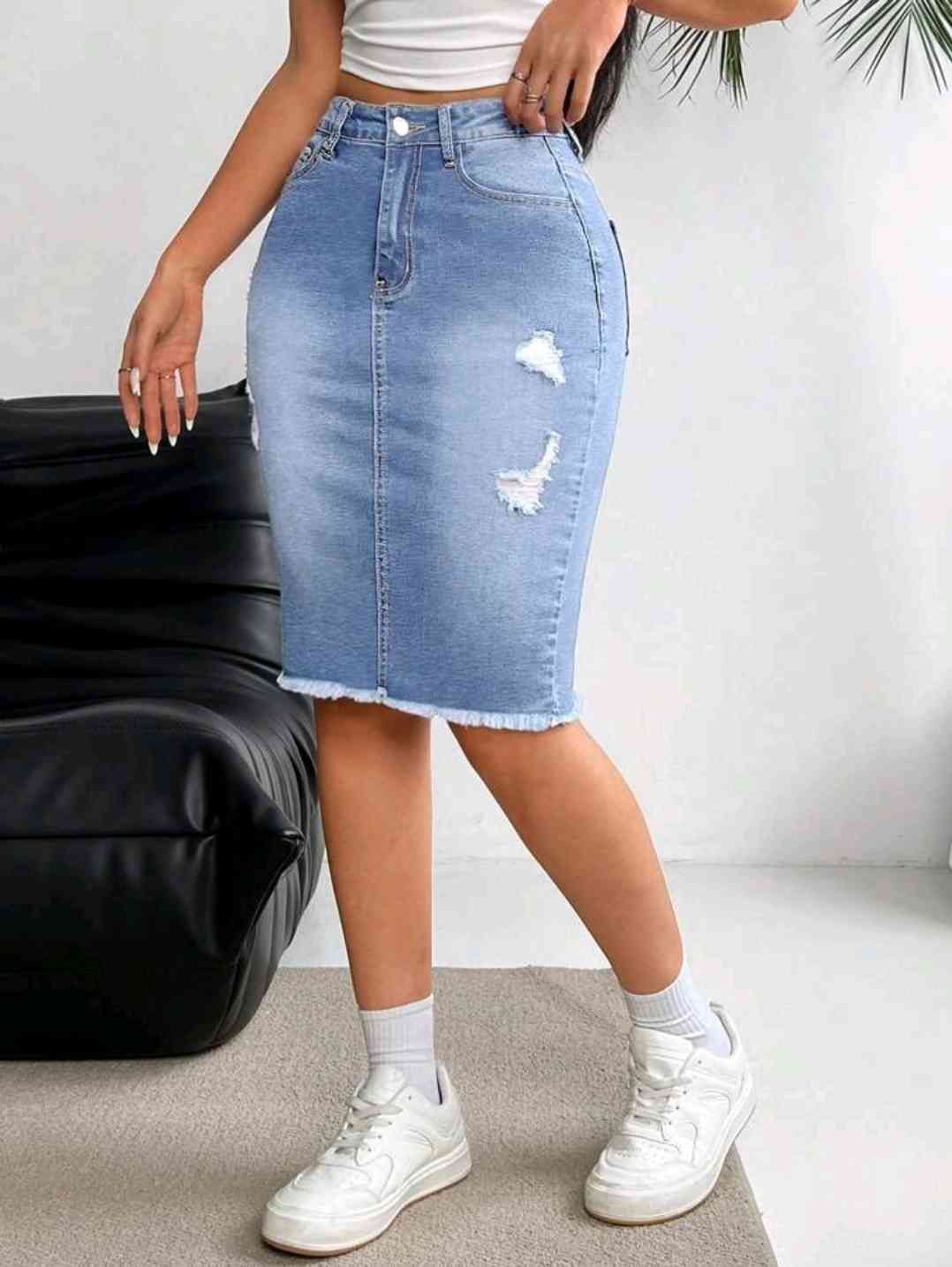 EMERY ROSE Casual denim skirt with frayed hem, summer